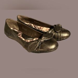 BORN. MOLLY Ballet LEATHER FLATS with BOW